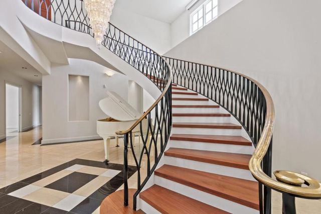 15 Boroughwood Place, Hillsborough, CA 94010