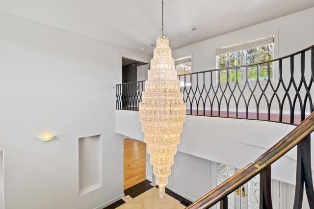 15 Boroughwood Place, Hillsborough, CA 94010