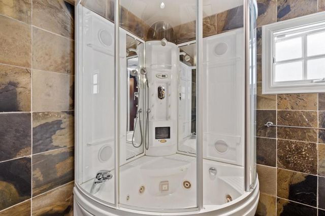 15 Boroughwood Place, Hillsborough, CA 94010