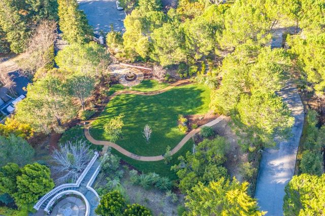 15 Boroughwood Place, Hillsborough, CA 94010