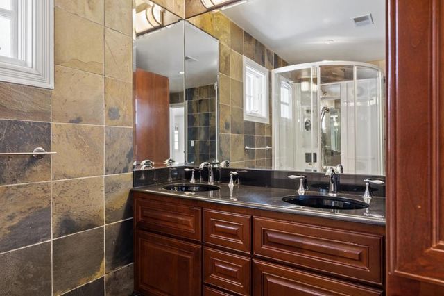 15 Boroughwood Place, Hillsborough, CA 94010