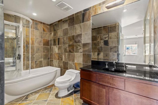 15 Boroughwood Place, Hillsborough, CA 94010