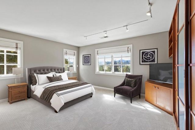 15 Boroughwood Place, Hillsborough, CA 94010