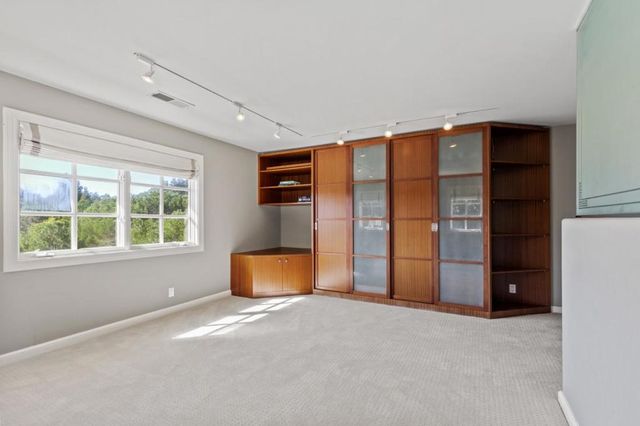 15 Boroughwood Place, Hillsborough, CA 94010