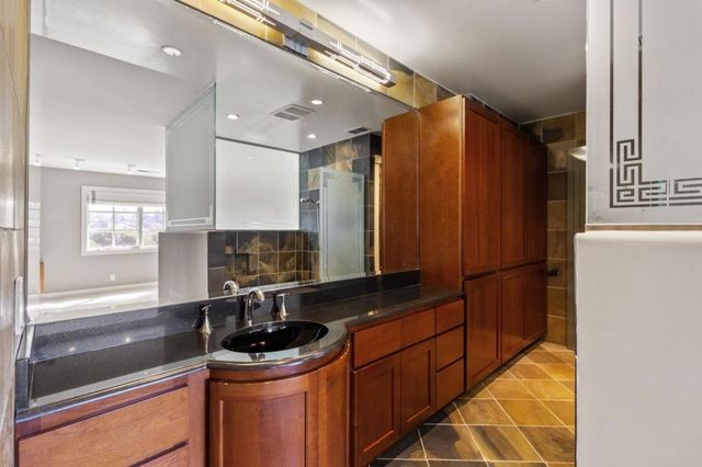 15 Boroughwood Place, Hillsborough, CA 94010