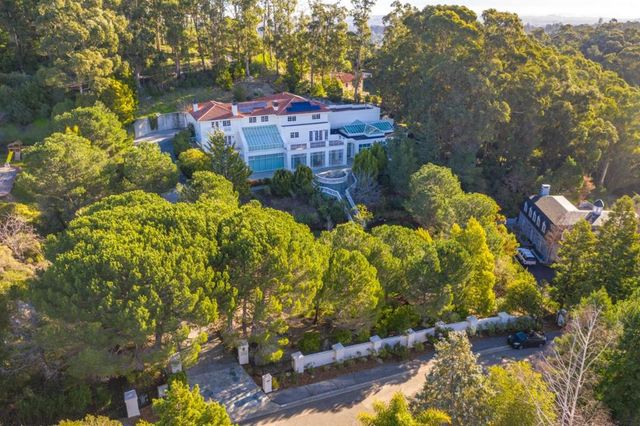 15 Boroughwood Place, Hillsborough, CA 94010