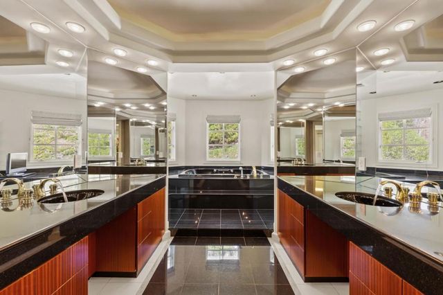 15 Boroughwood Place, Hillsborough, CA 94010