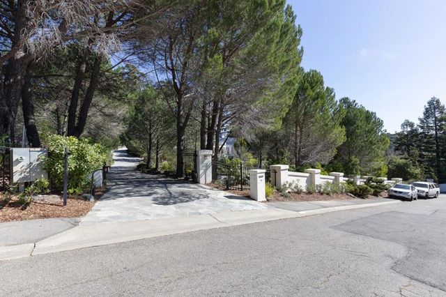 15 Boroughwood Place, Hillsborough, CA 94010