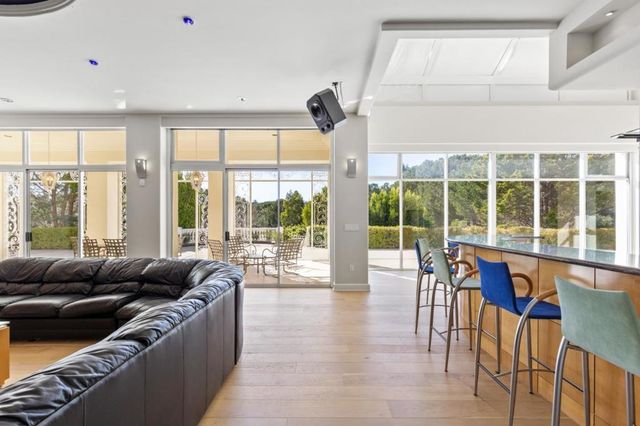 15 Boroughwood Place, Hillsborough, CA 94010