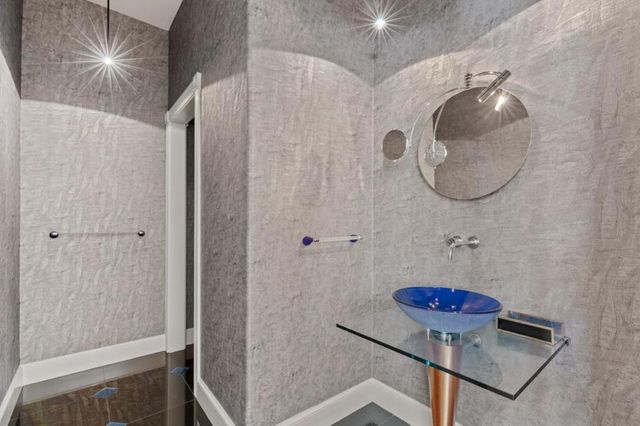 15 Boroughwood Place, Hillsborough, CA 94010