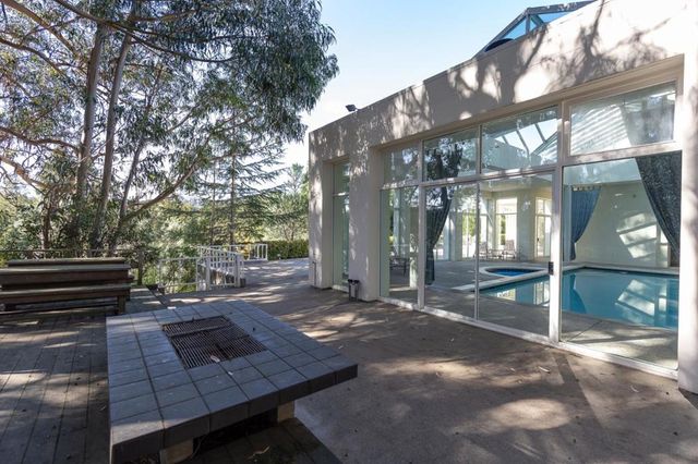 15 Boroughwood Place, Hillsborough, CA 94010