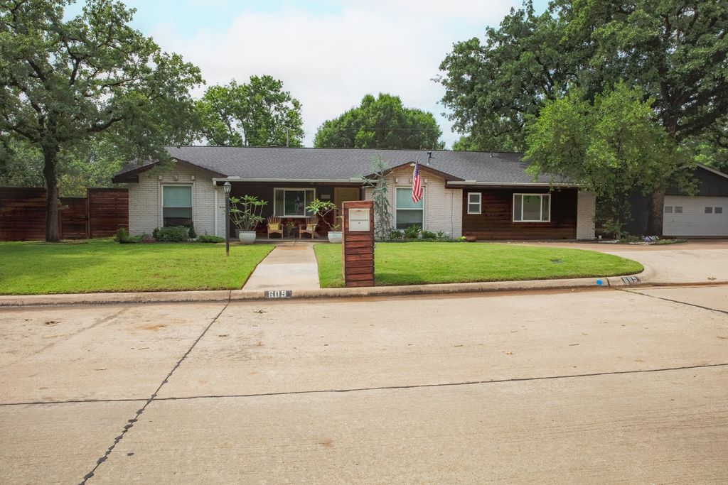 609 Hillside Road, Colleyville, TX 76034