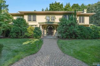 565 N Forest Drive, Teaneck, NJ 07666