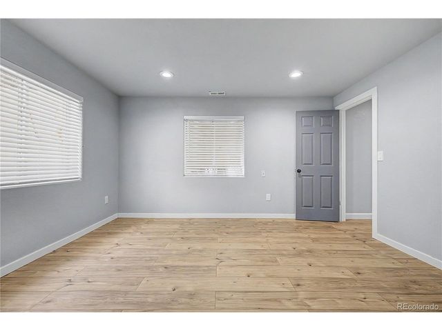 152 N Biloxi Way, Aurora, CO 80018