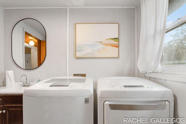 785 Easy Court, Holland, MI 49423