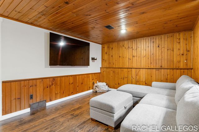 785 Easy Court, Holland, MI 49423