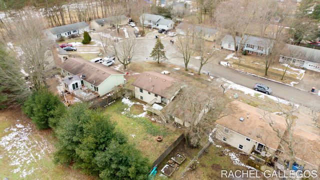 785 Easy Court, Holland, MI 49423