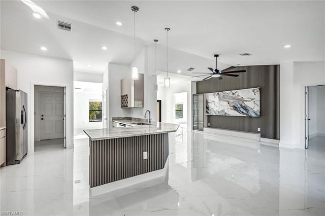 2618 Queen DR, Lehigh Acres, FL 33971