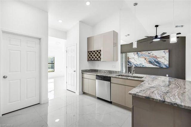 2618 Queen DR, Lehigh Acres, FL 33971