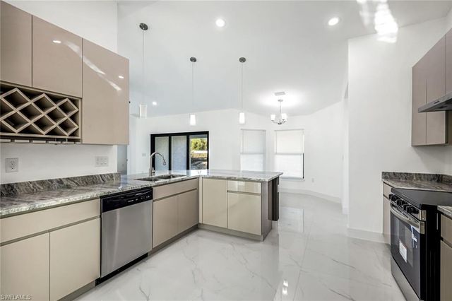 2618 Queen DR, Lehigh Acres, FL 33971