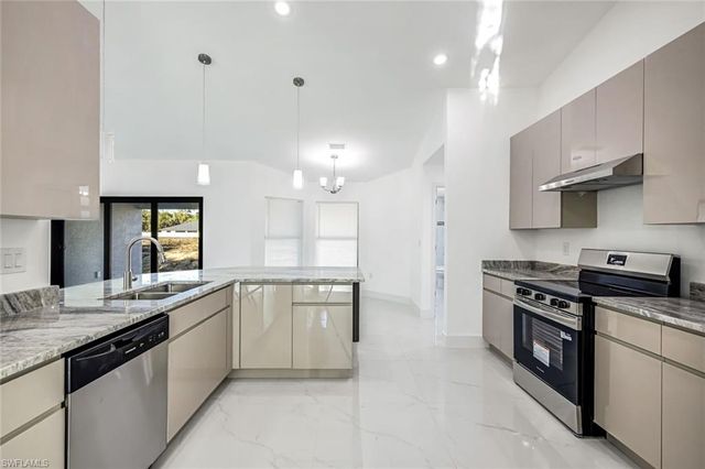 2618 Queen DR, Lehigh Acres, FL 33971