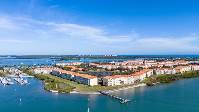 6700 Dulce Real Avenue, Fort Pierce, FL 34951