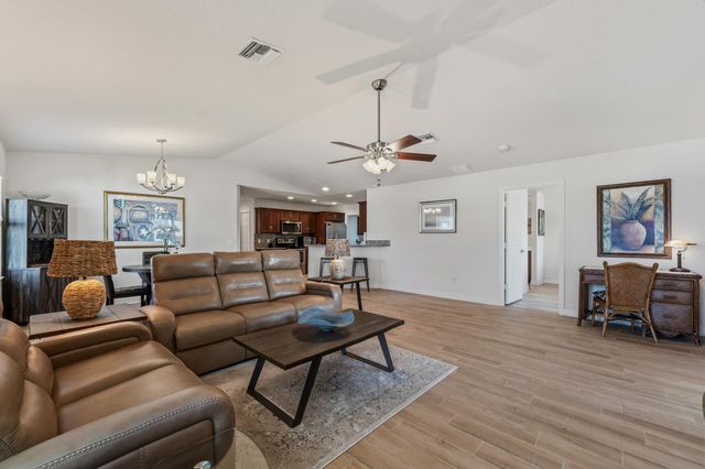 6700 Dulce Real Avenue, Fort Pierce, FL 34951