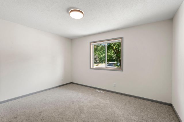 10560 Unity Street NW, Coon Rapids, MN 55433