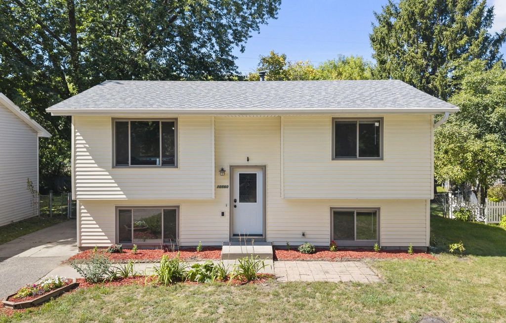 10560 Unity Street NW, Coon Rapids, MN 55433
