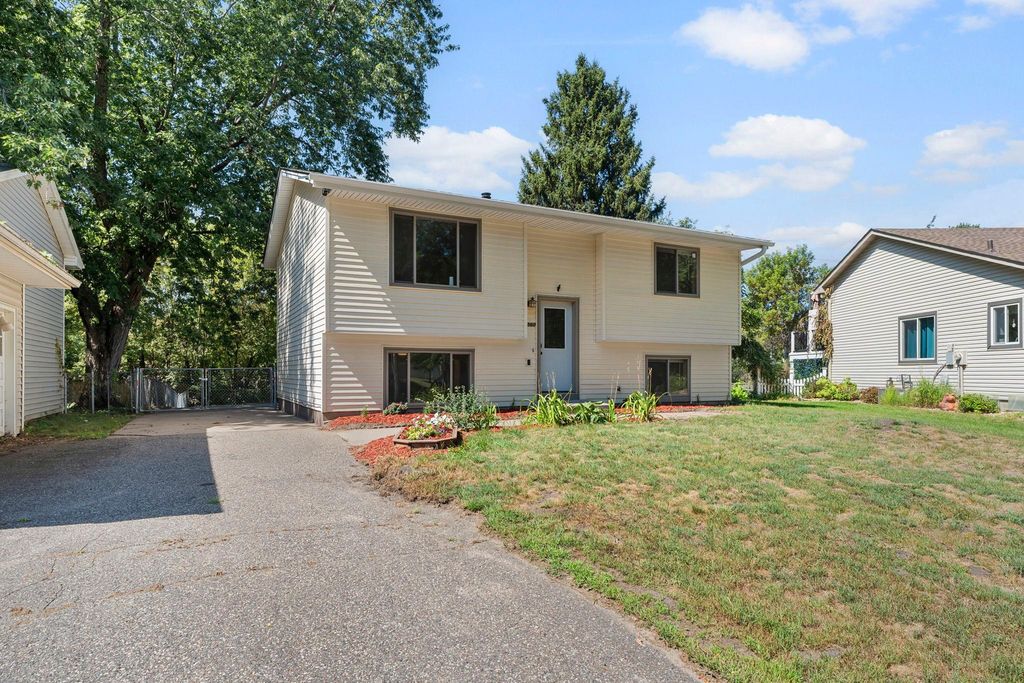 10560 Unity Street NW, Coon Rapids, MN 55433 — photo 2
