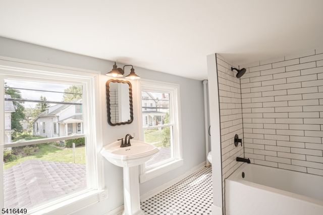 86 Kingwood Stockton Rd, Delaware Twp., NJ 08559