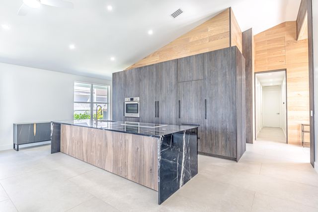 13090 Touchstone Place, Palm Beach Gardens, FL 33418