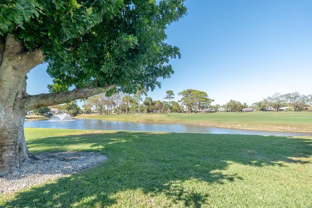 13090 Touchstone Place, Palm Beach Gardens, FL 33418