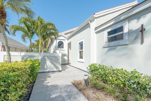 13090 Touchstone Place, Palm Beach Gardens, FL 33418