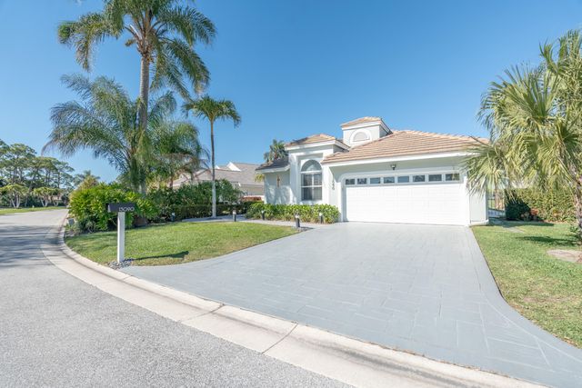 13090 Touchstone Place, Palm Beach Gardens, FL 33418