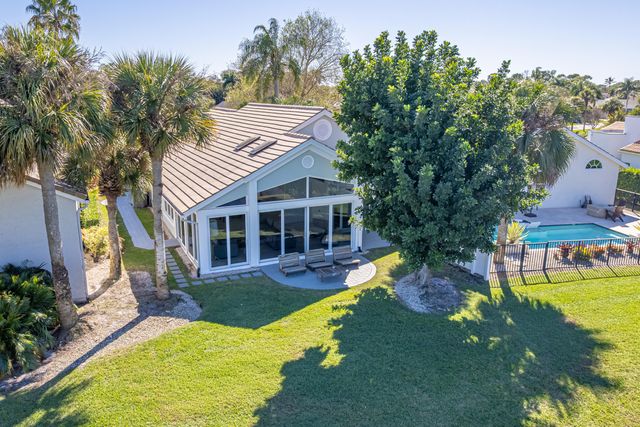 13090 Touchstone Place, Palm Beach Gardens, FL 33418