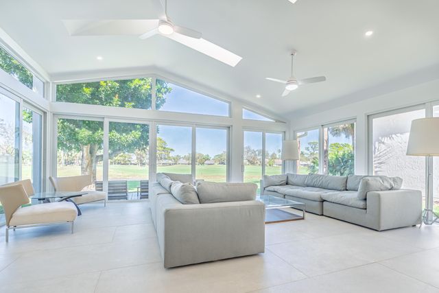 13090 Touchstone Place, Palm Beach Gardens, FL 33418