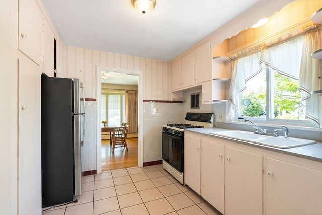 59 Brooklawn St, New Bedford, MA 02745