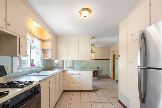59 Brooklawn St, New Bedford, MA 02745