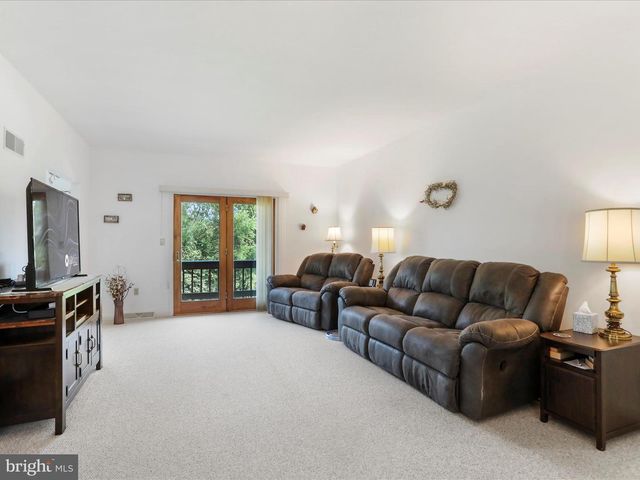 1932 BELL AVE, Chambersburg, PA 17202