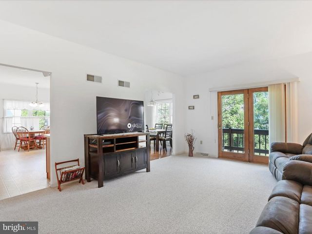 1932 BELL AVE, Chambersburg, PA 17202