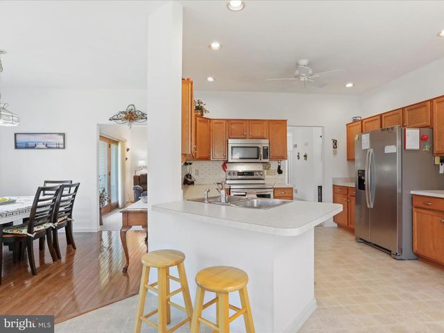 1932 BELL AVE, Chambersburg, PA 17202