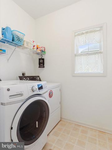 1932 BELL AVE, Chambersburg, PA 17202