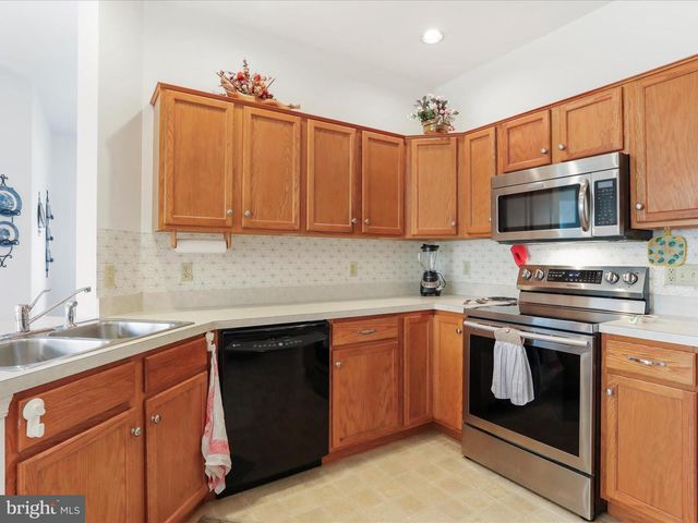 1932 BELL AVE, Chambersburg, PA 17202