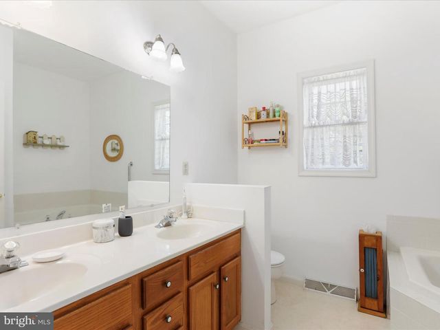 1932 BELL AVE, Chambersburg, PA 17202