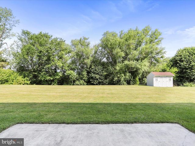 1932 BELL AVE, Chambersburg, PA 17202