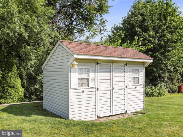 1932 BELL AVE, Chambersburg, PA 17202