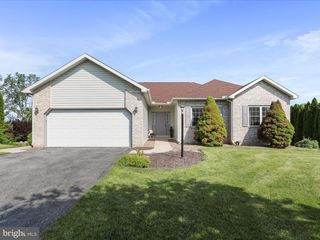 1932 BELL AVE, Chambersburg, PA 17202