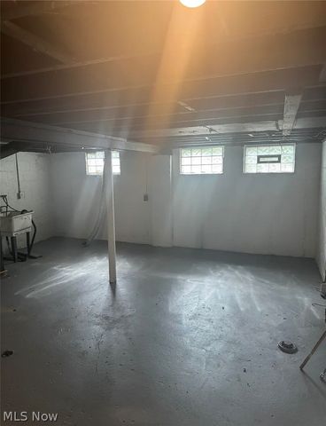 1102 Tonawanda Avenue, Akron, OH 44305