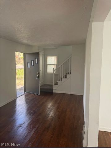 1102 Tonawanda Avenue, Akron, OH 44305